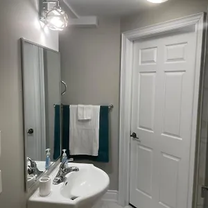 Stunning & Cozy Freshly Renovated 2 Bedroom Basement Unit , Kitchener Canada